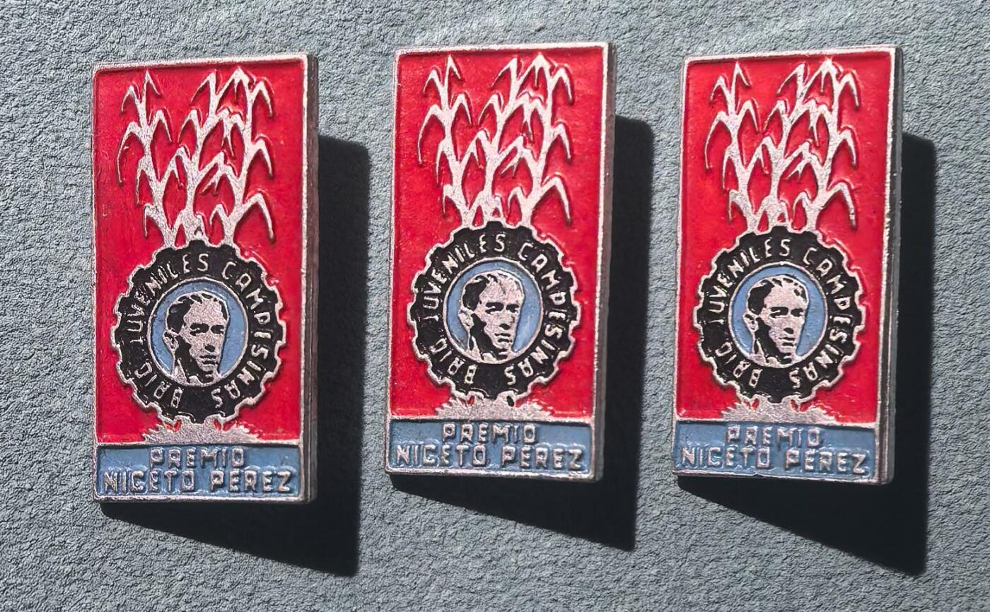 盛世勋华——号角文化勋章邮票专场拍卖第302期 古巴（社会主义）“农村青年旅（Brigada Juveniles Campesinas）”尼塞托·佩雷斯奖（Premio Niceto Pérez）纪念证章 3枚 东德制造 