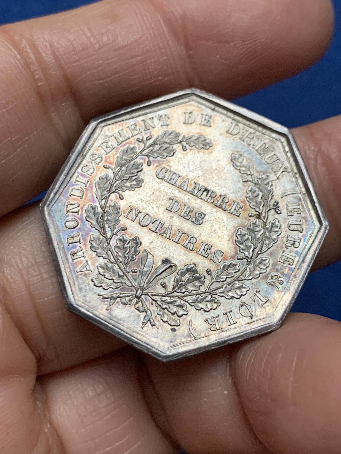 《竞宝斋》第462场 周日，周一，2场连拍 （全场包邮）欢迎送拍 法国奥尔良科技与艺术协会银质代币。早期油灯边铭，直径：31.8mm，重：13.4g