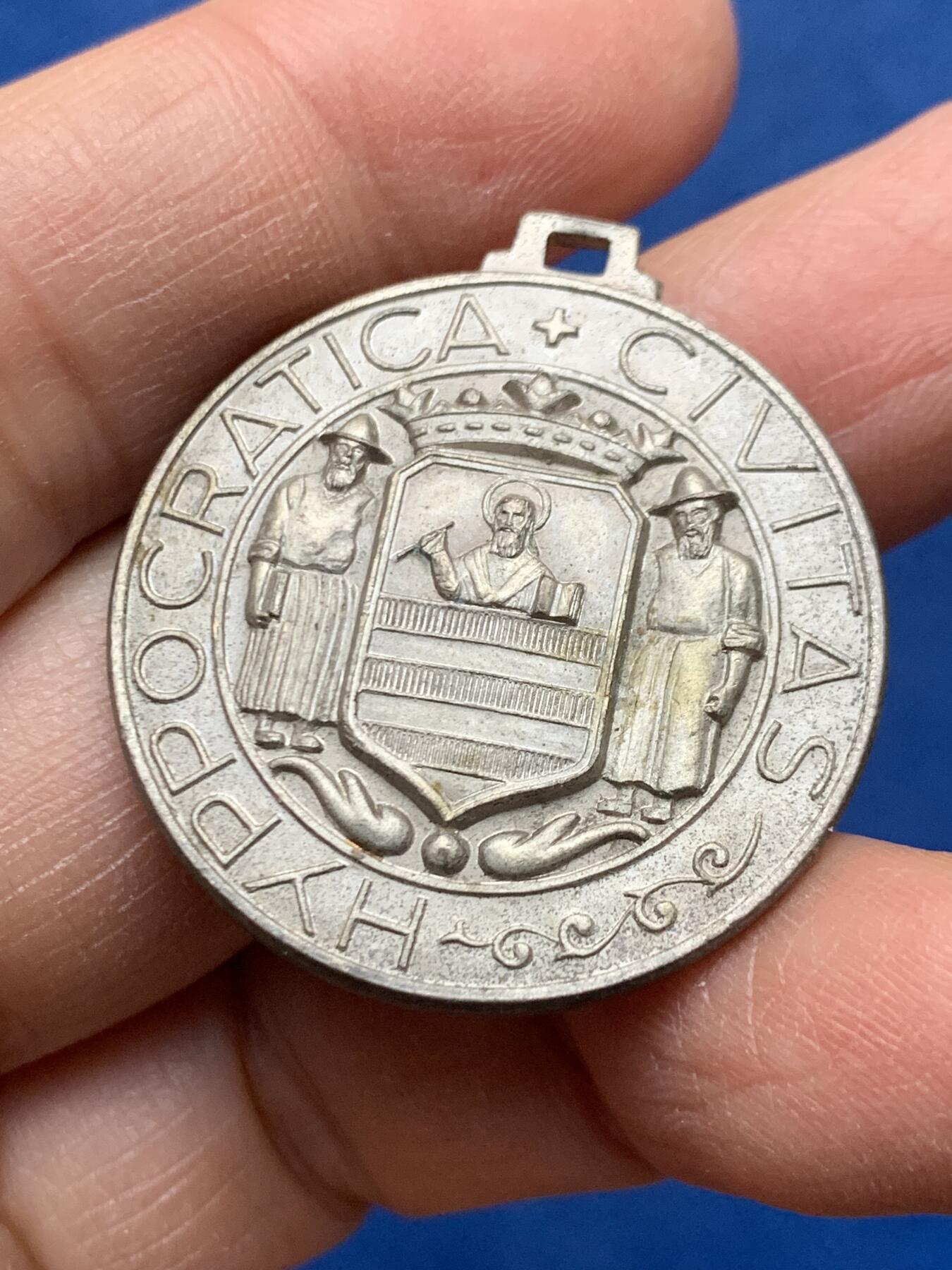 《竞宝斋》第462场 周日，周一，2场连拍 （全场包邮）欢迎送拍 意大利萨莱诺第十一届全国医学体操纪念章 13.1克 32.5mm