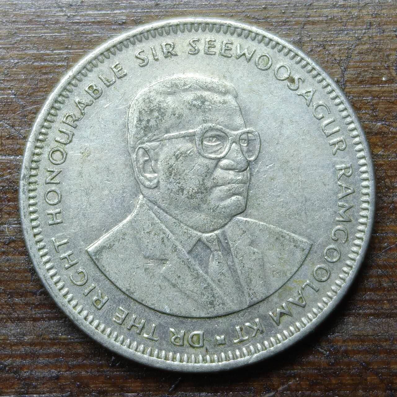 【铜匠收藏】★第140场★散币场。不寄存，30包邮。不满30元，支付5元运费。《接受代拍 代送NGC评级》 92【无寄存】2002年 毛里求斯 1卢比