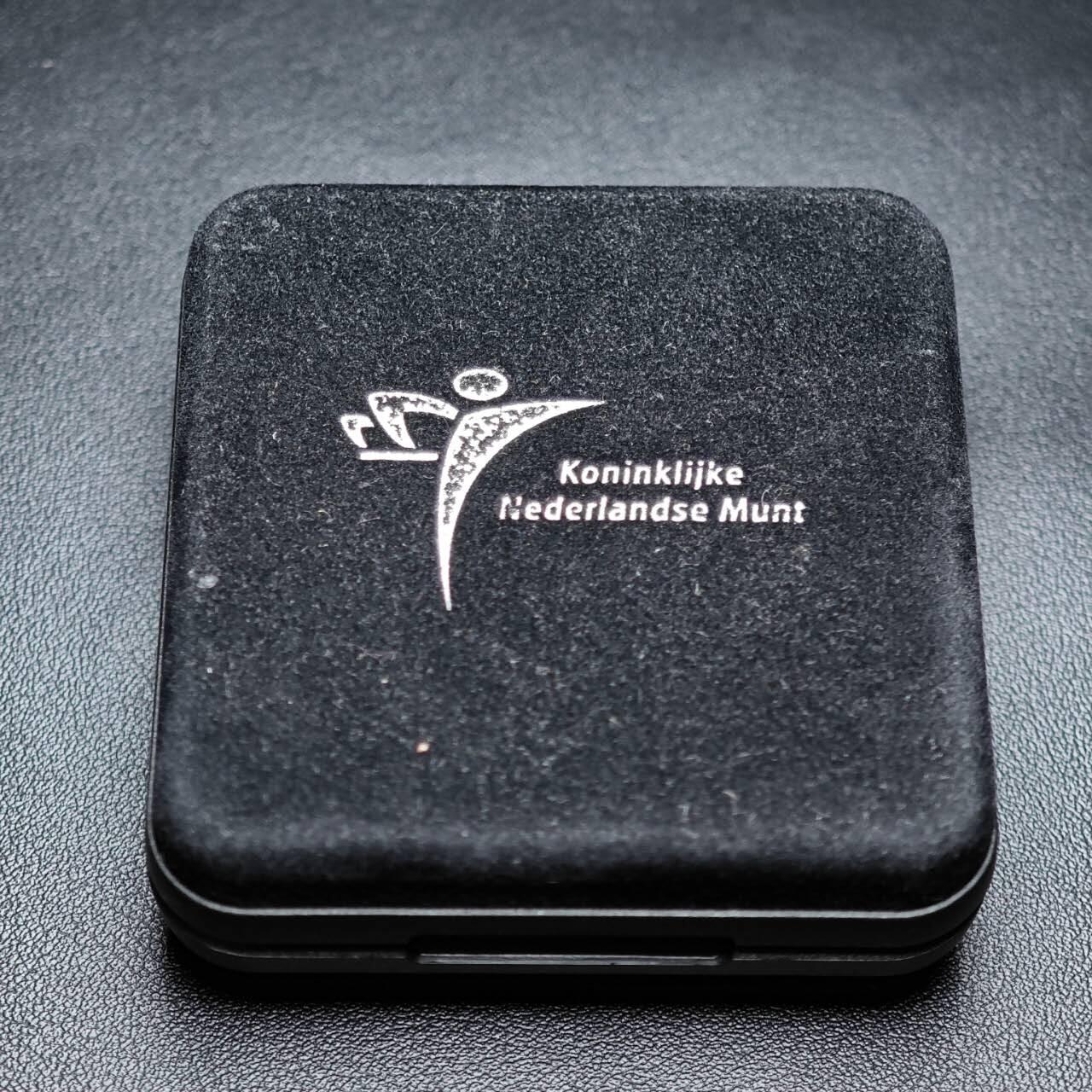 金瓯小拍第三期 古今币章 银价专场 荷兰泽兰省精制银章2002年 28.3克 带盒证