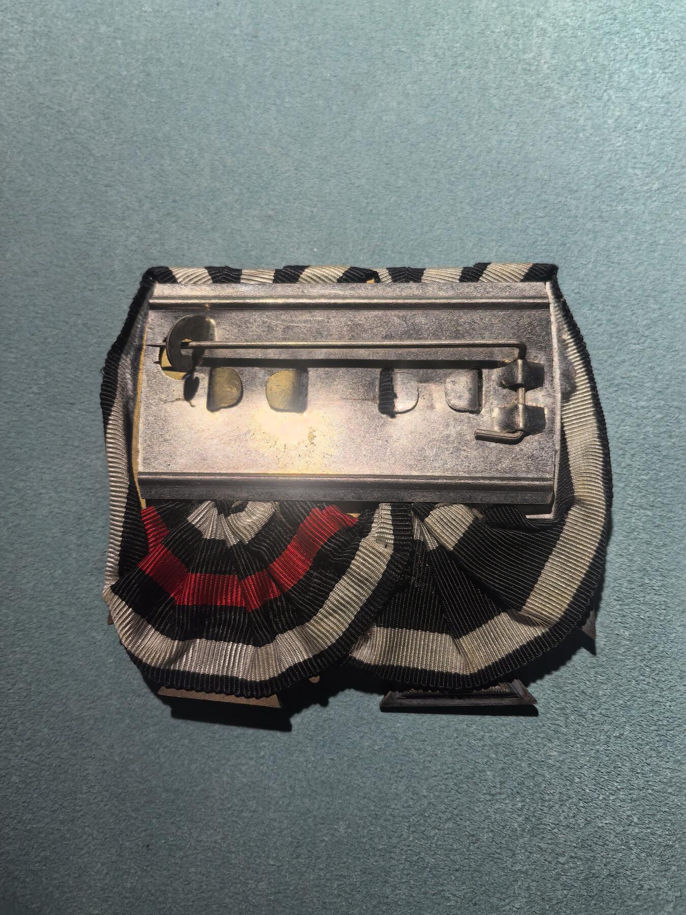 盛世勋华——号角文化勋章邮票专场拍卖第302期 德国（一战）两联阅兵式联挂 包括二级铁十字勋章和佩剑兴登堡奖章