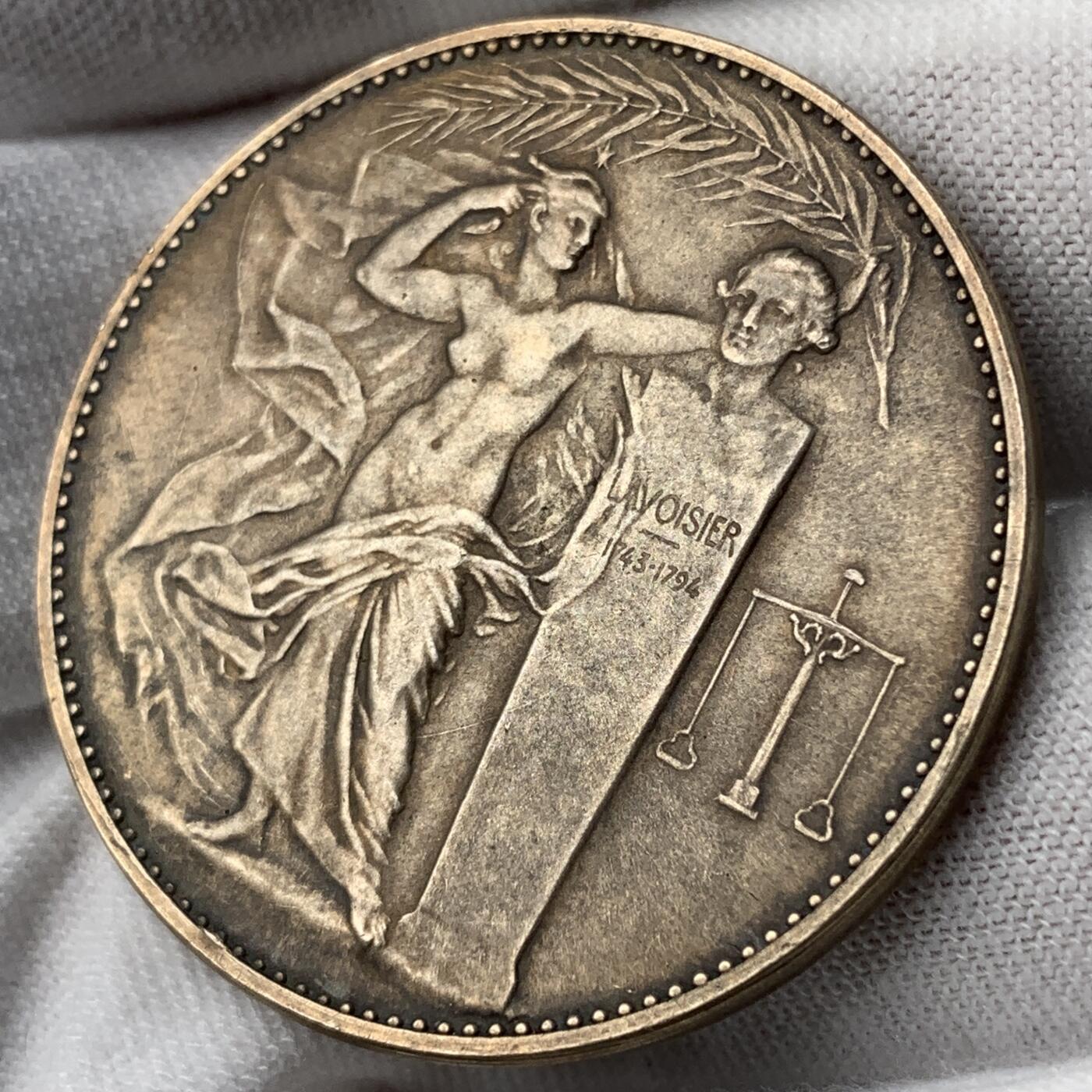 掌中浮雕-藏着的欧洲第051场 1953年法国化学工业联盟银章，36.82mm，24.48g