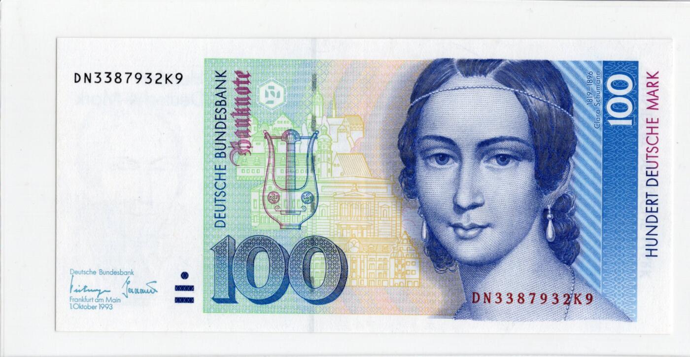 徐霞客拍卖首拍 德国	P-41c 1993年100马克  DN3387932K9		 UNC-	纸币背景融入里拉琴与法兰克福城市景观，呼应了克拉拉的音乐身份，以女性音乐家为主题的纸币在世界货币中较为少见，兼具艺术、文化与历史三重价值，是纸币收藏中的热门题材。德国马克纸币因设计精美、工艺精湛，在全球纸币收藏界享有极高声誉，该版100马克更是其中的标杆品种				