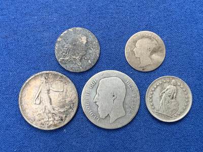《竞宝斋》第462场 周日，周一，2场连拍 （全场包邮）欢迎送拍 - 五枚一组 外国银币 总重约15.25克