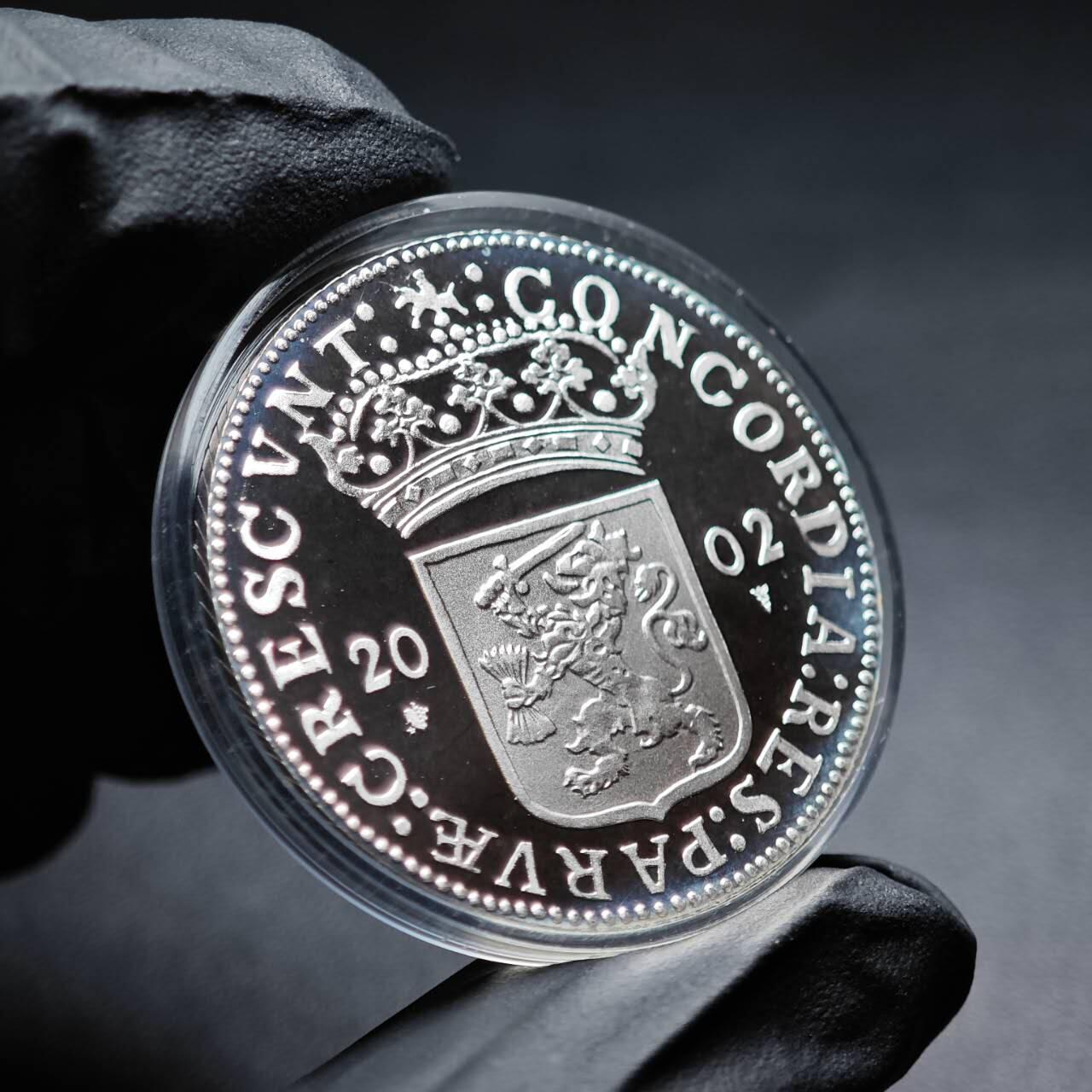 金瓯小拍第三期 古今币章 银价专场 荷兰泽兰省精制银章2002年 28.3克 带盒证