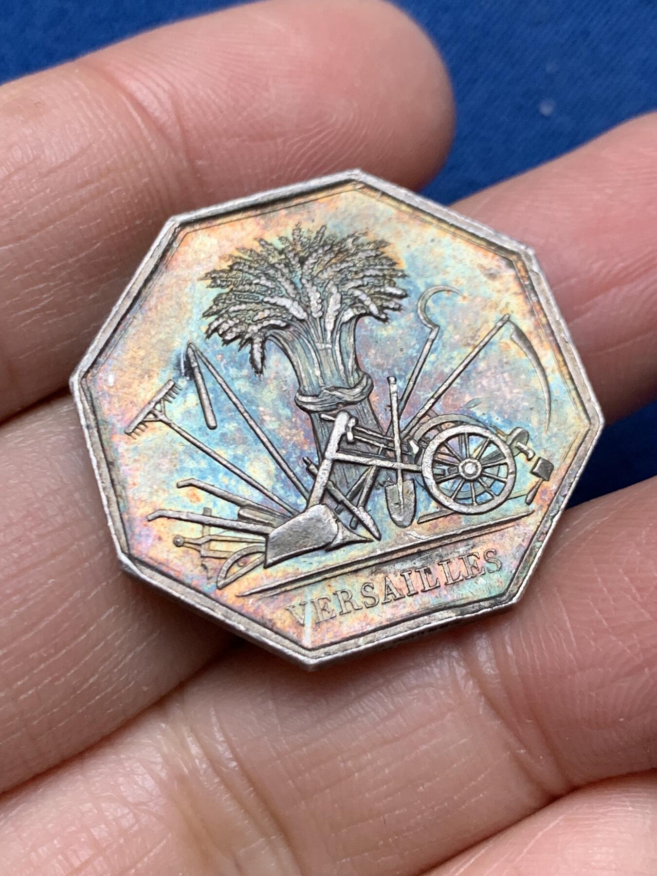 《竞宝斋》第462场 周日，周一，2场连拍 （全场包邮）欢迎送拍 法国凡尔赛皇家农业、园艺、渔业和狩猎公司八角银质代币，11.67g，29mm，蜜蜂银标。