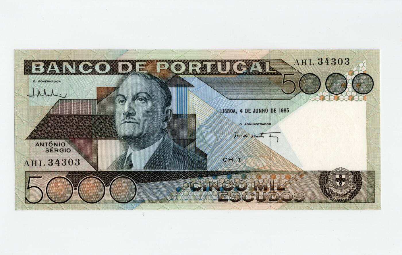 徐霞客拍卖首拍 	葡萄牙	P-182d 1985年5000埃斯库多	UNC- AHL34303	纸币首次采用几何抽象主义风格的流通货币，币面人物并非政治领袖或军事英雄，而是以思想影响社会的哲学家与社会学家安东尼奥·塞尔吉奥。他主张通过文化启蒙推动葡萄牙现代化转型，这种选择在欧洲纸币中极为罕见，体现了葡萄牙对人文精神的极致推崇，也让这张纸币成为“思想的载体”而非单纯的流通工具。 			
