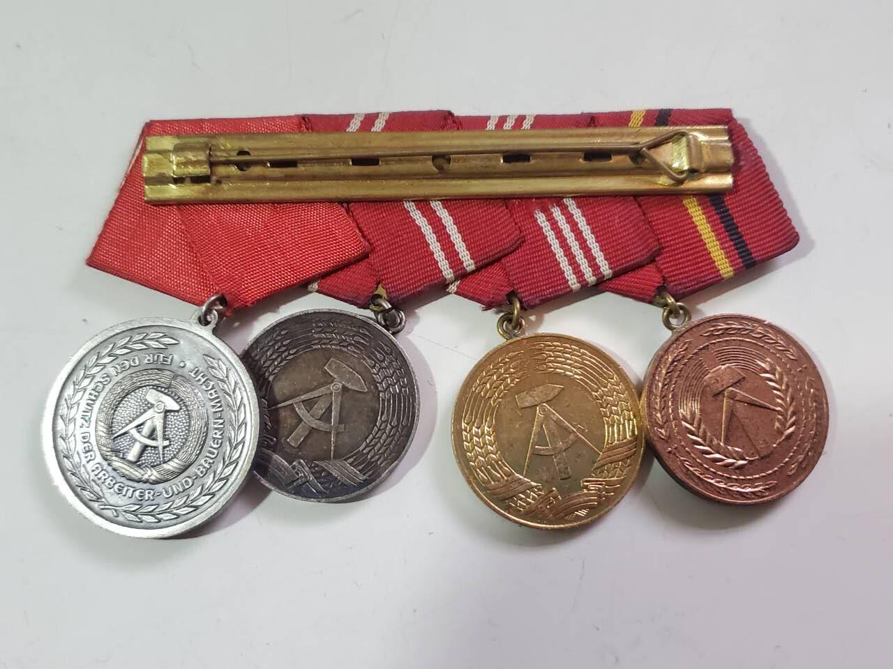 韵星假日拍卖第三十八期 -- Rimey Holidays Auction 38 民主德国工战队4R高级联排 -- 带有工战队二十年奖章，非常稀少 颁发给资深成员 金级工战队功绩 金银级工战队服务 品相很好