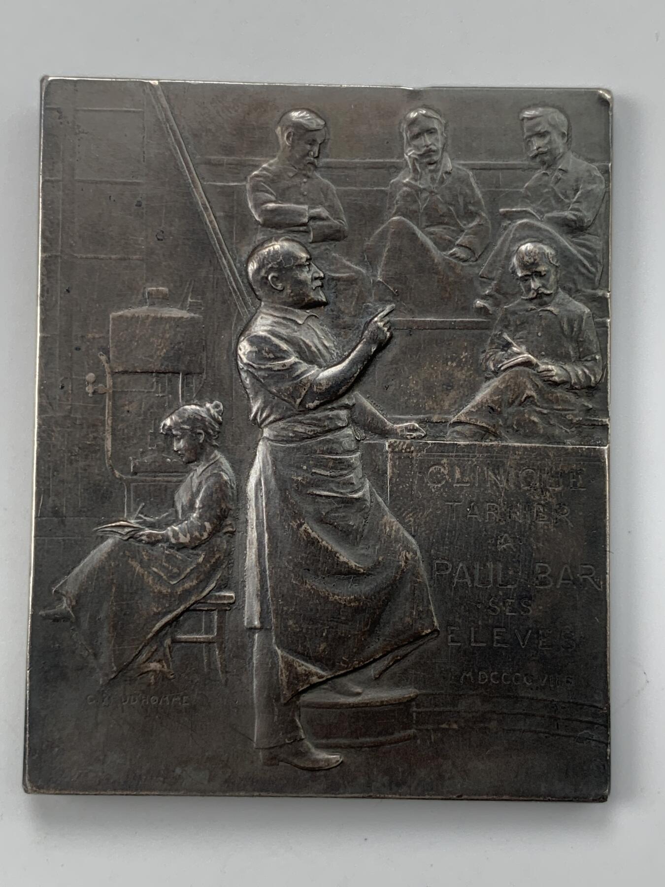 掌中浮雕-藏着的欧洲第051场 1907年法国医学院教授保罗.巴尔镀银铜章，56.5*69.4mm，盒子变形，扣不住