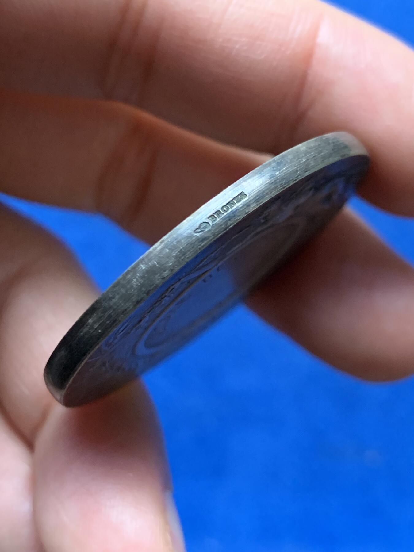 《竞宝斋》第462场 周日，周一，2场连拍 （全场包邮）欢迎送拍 法国军官联谊会镀银铜章 35.2克 40mm 丰饶角铜标