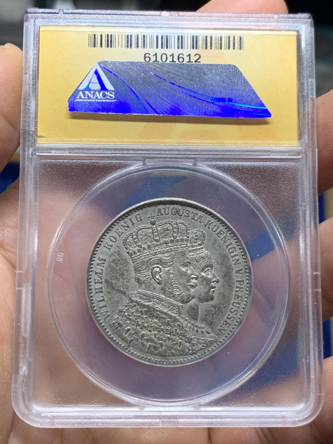 《竞宝斋》第462场 周日，周一，2场连拍 （全场包邮）欢迎送拍 ANACS AU58 普鲁士王国 1861 毛衣泰勒银币 欧洲淡灰包浆 小黄盒有小裂纹