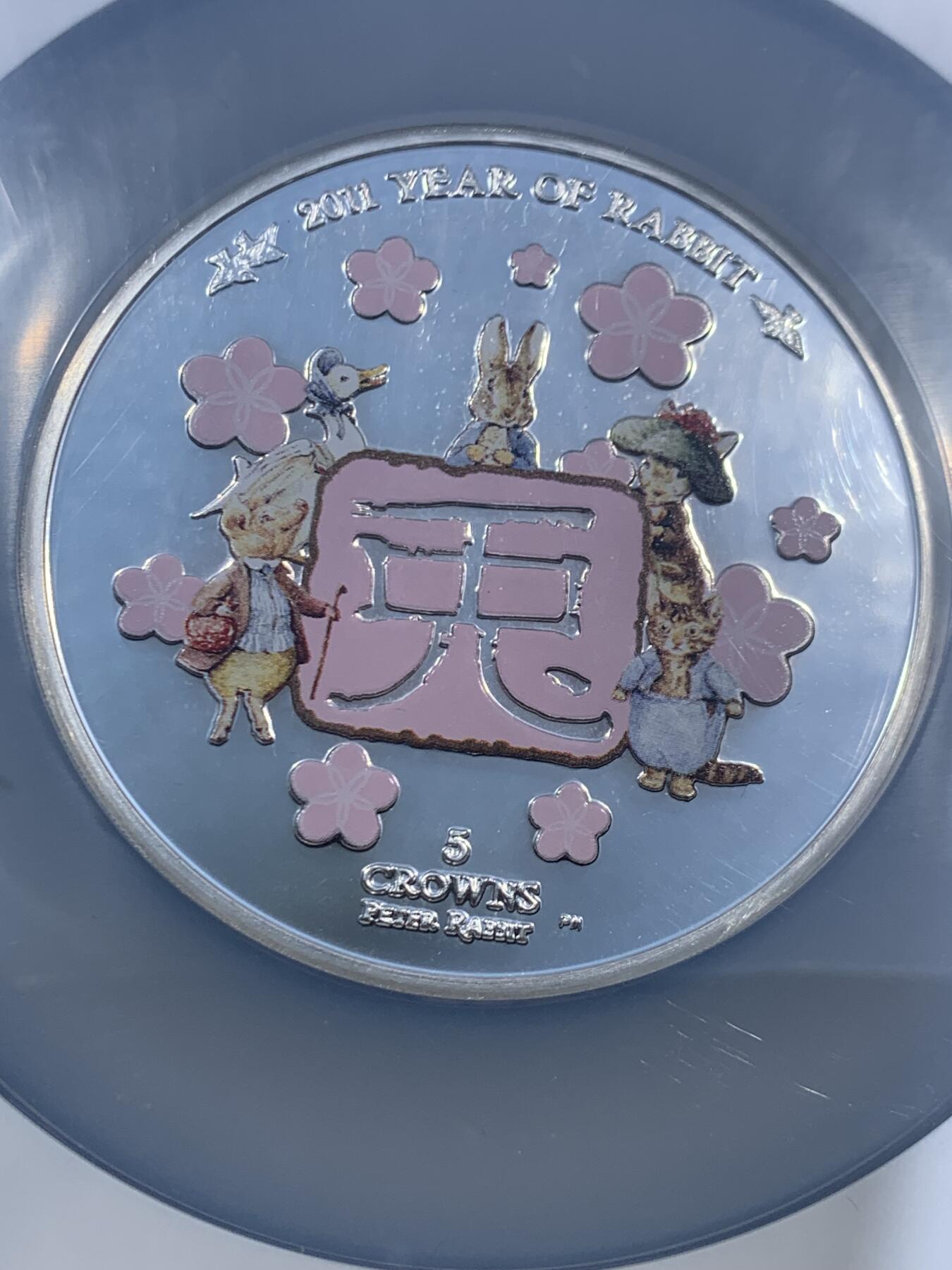 《竞宝斋》第462场 周日，周一，2场连拍 （全场包邮）欢迎送拍 NGC PF65 英属马恩岛 2011年 5克朗 5盎司-150克纯银 彼得兔彩色精制 银币