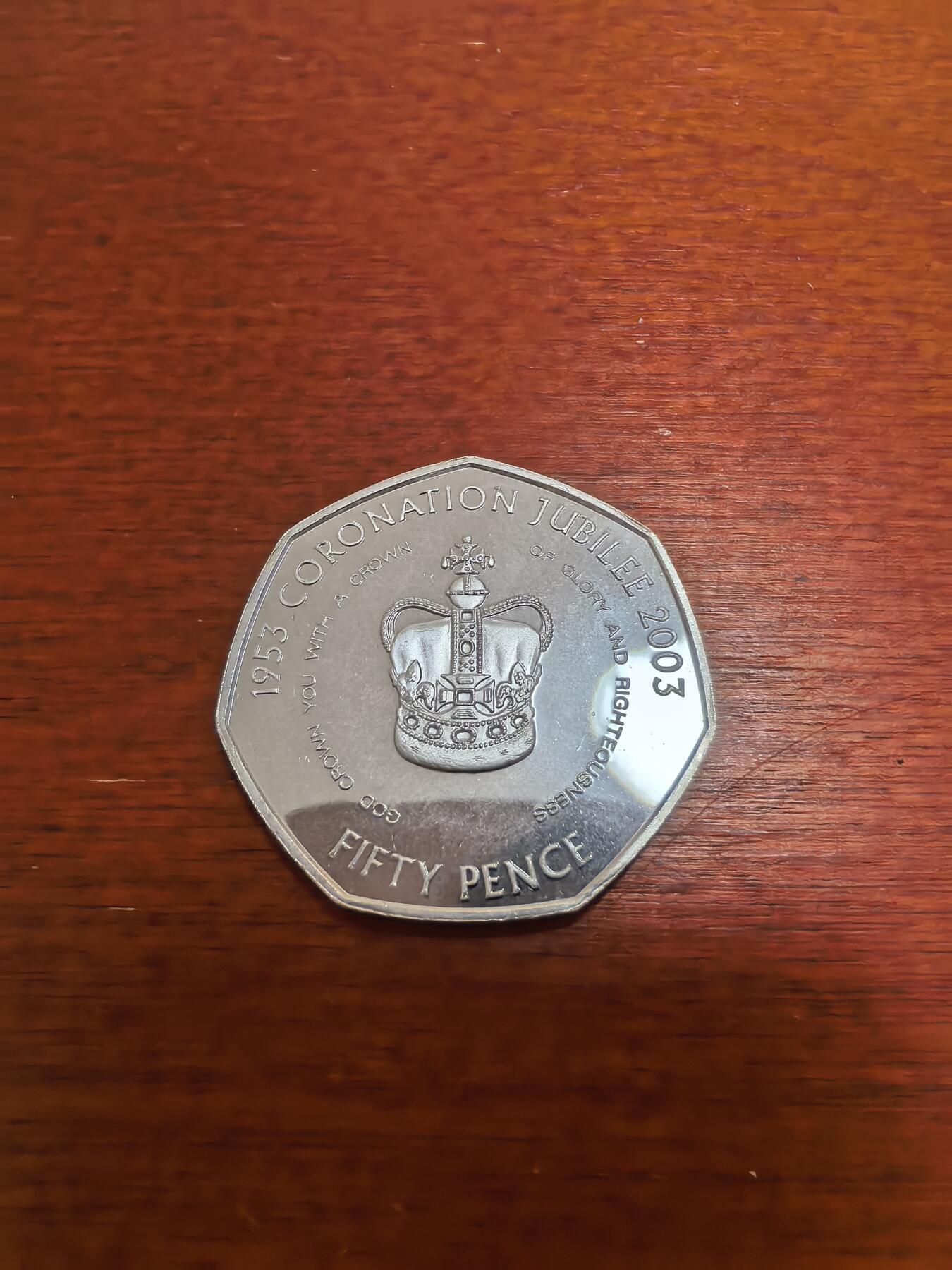 长老汇蛇年精选第九十六场拍卖 2003根西女王加冕50周年皇冠50便士七边精制银币，8.1克925银，1万枚