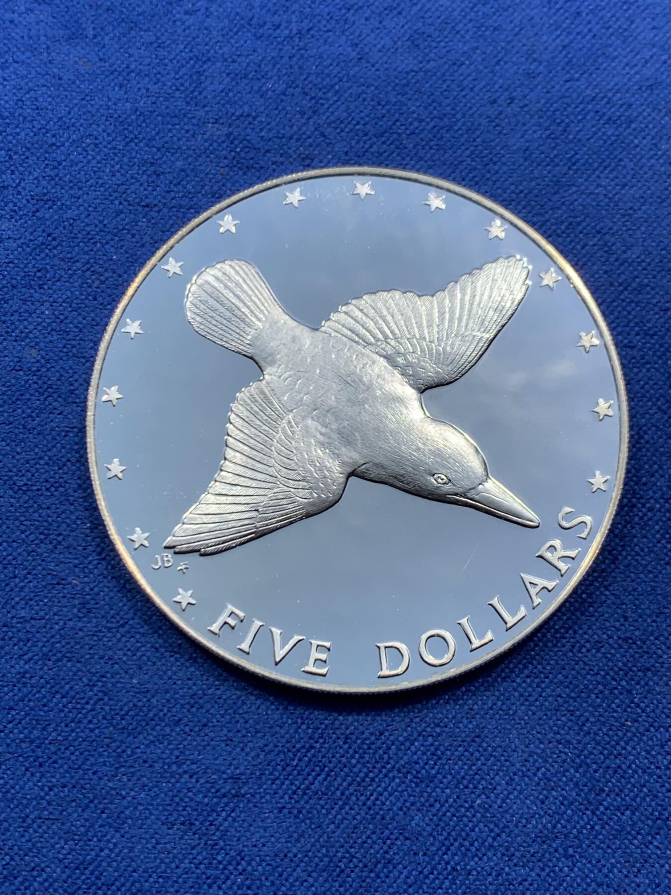 《竞宝斋》第462场 周日，周一，2场连拍 （全场包邮）欢迎送拍 库克群岛 1976年 芒加亚翠鸟 5元 精制银币 500银 27.3克