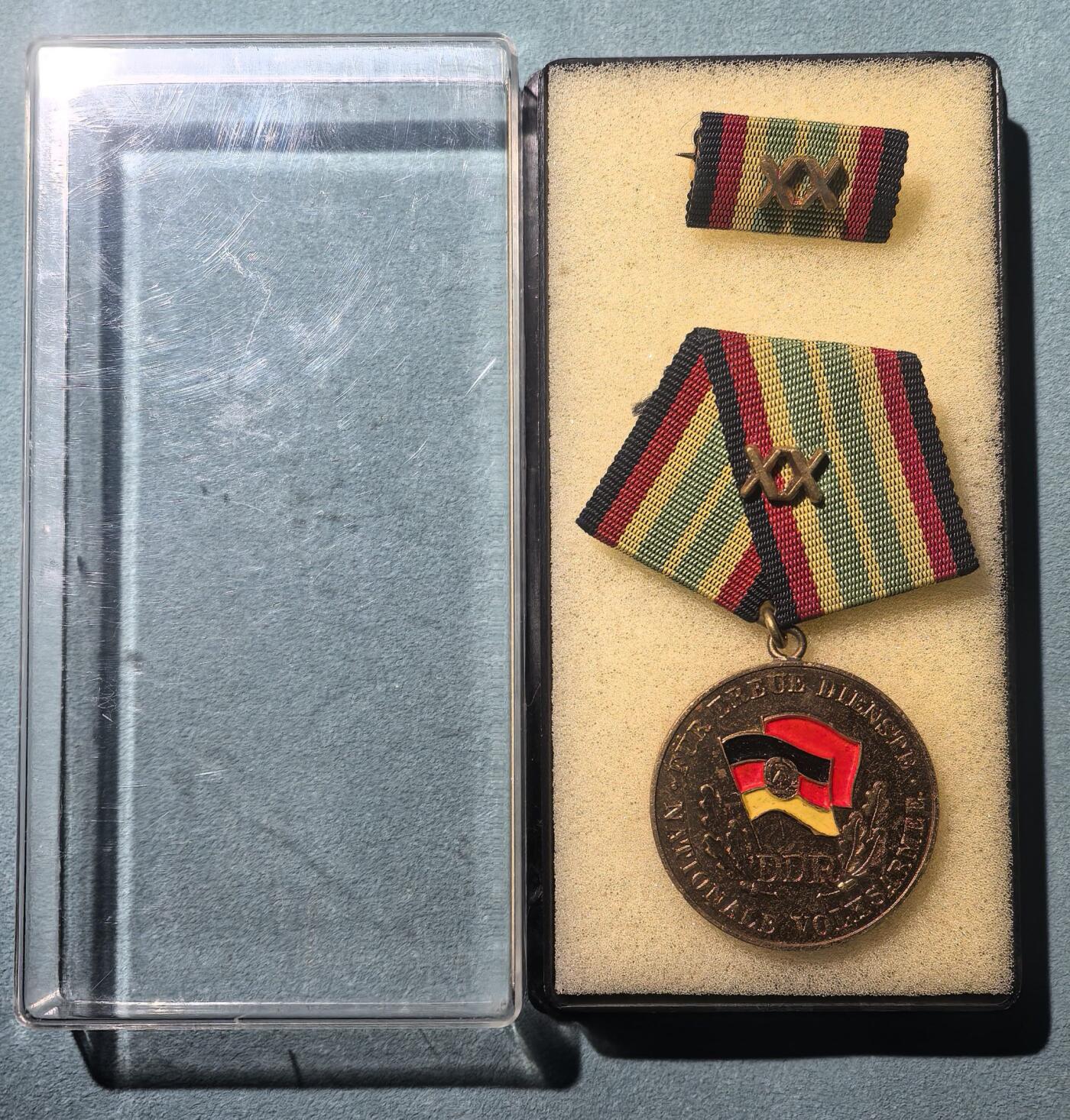 盛世勋华——号角文化勋章邮票专场拍卖第302期 东德人民军特级忠诚服役20年奖章 原盒原略