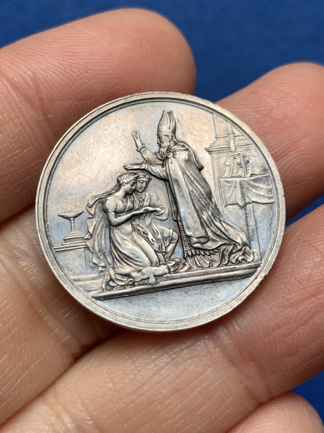 《竞宝斋》第462场 周日，周一，2场连拍 （全场包邮）欢迎送拍 法国婚礼银章 背面未刻字 10.1克 27.3mm 蜜蜂银标