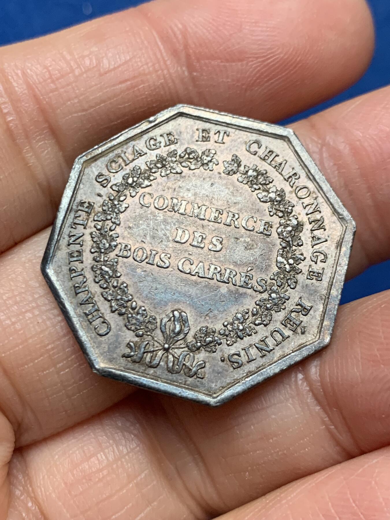 《竞宝斋》第462场 周日，周一，2场连拍 （全场包邮）欢迎送拍 法国1818年巴黎木材贸易供给八角银代币  早期无边铭 10.5克 29.3mm