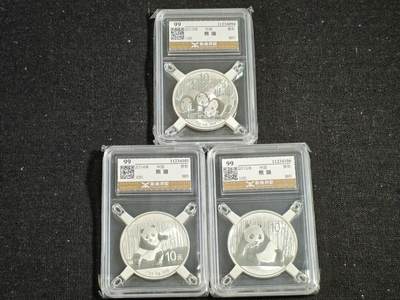 刘世昌艺术品销售中心～虎踞龙蟠*金杨在线联拍群第516期 - 2013、14、15年30克熊猫银币（源泰评级  99分  串号：11234094、101、106）各1枚共3枚。