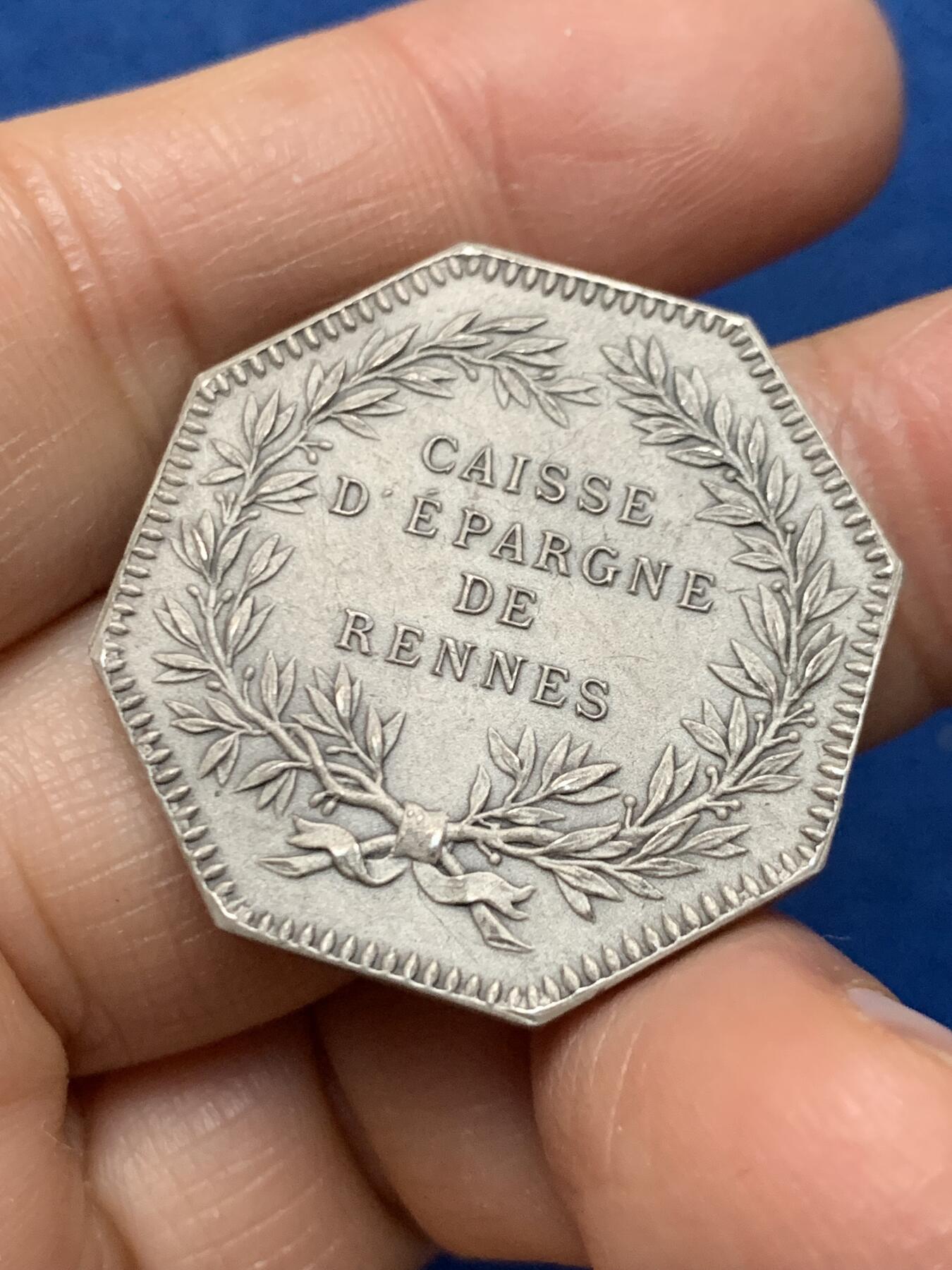 《竞宝斋》第462场 周日，周一，2场连拍 （全场包邮）欢迎送拍 法国雷恩储蓄银行八角银质代用币 15.1g 31.1mm 丰饶角边铭