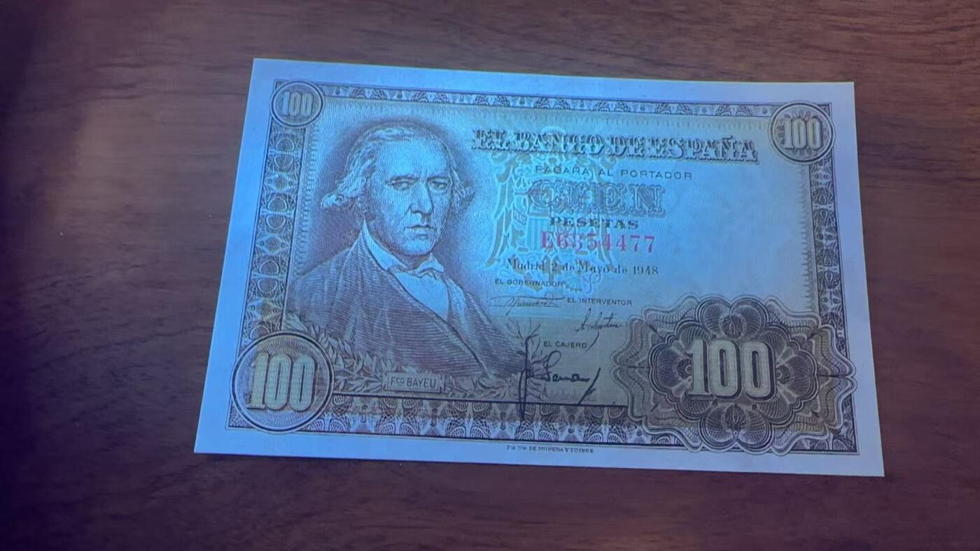 徐霞客拍卖首拍 西班牙	P-137 1948年100比塞塔	E6354477	unc-	这张纸币于1948年5月2日在马德里发行，正面主像为西班牙浪漫主义画家弗朗西斯科·巴耶乌，通过采用棕黄渐变套印与精细雕刻凹印工艺，花纹繁复且防伪性强，作为战后西班牙发行的首批大面额纸币之一，存世量已极为稀少，在欧洲纸币收藏中属于“小众精品”。		
