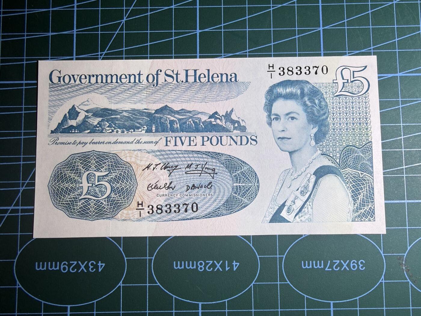 【炜奕收藏】，第五十八期，英属第三场 1999年圣赫勒拿5镑，UNC品相，号码无4