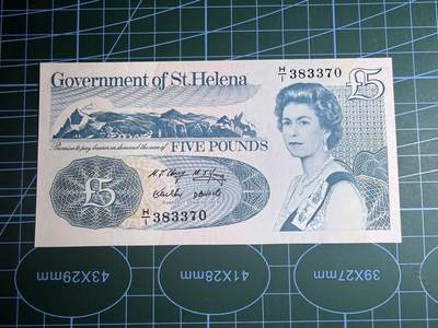 【炜奕收藏】，第五十八期，英属第三场 - 1999年圣赫勒拿5镑，UNC品相，号码无4