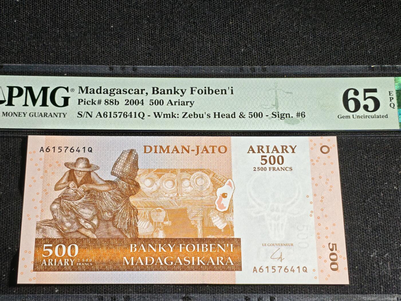 刘世昌艺术品销售中心～虎踞龙蟠*金杨在线联拍群第516期 马达加斯加2004年500阿里亚里（PMG 65E 号码：A6157641Q）1枚。