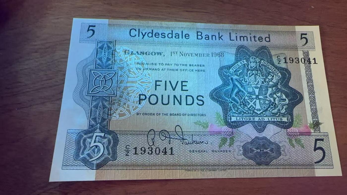 徐霞客拍卖首拍 苏格兰克莱兹银行 1968 5镑 UNC- 193041 这张纸币由苏格兰克莱兹代尔银行于1968年11月1日在格拉斯哥发行，延续了英国独一无二的“私人发钞”传统。克莱兹代尔银行作为苏格兰最具代表性的本土银行之一，这张5英镑券不仅是流通工具，更是苏格兰金融文化的“活化石”。作为苏格兰私人银行券的早期品种，全新品相存世量已十分稀少。