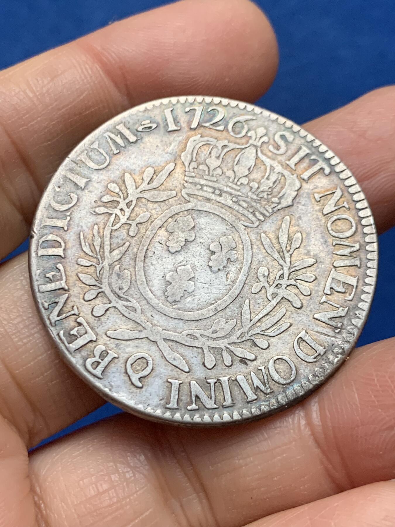 《竞宝斋》第462场 周日，周一，2场连拍 （全场包邮）欢迎送拍 法国1726年路易十五年轻头像1埃居大银币，Q版佩皮尼昂造币厂。