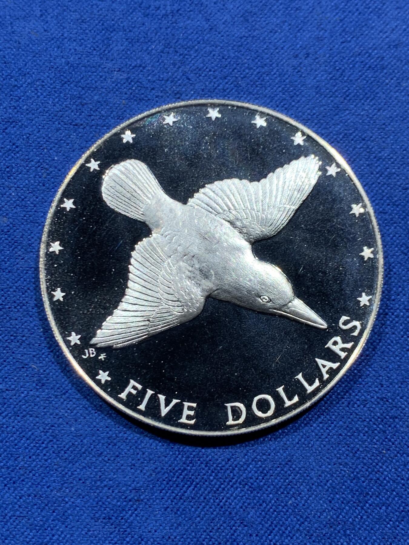 《竞宝斋》第462场 周日，周一，2场连拍 （全场包邮）欢迎送拍 库克群岛 1976年 芒加亚翠鸟 5元 精制银币 500银 27.3克