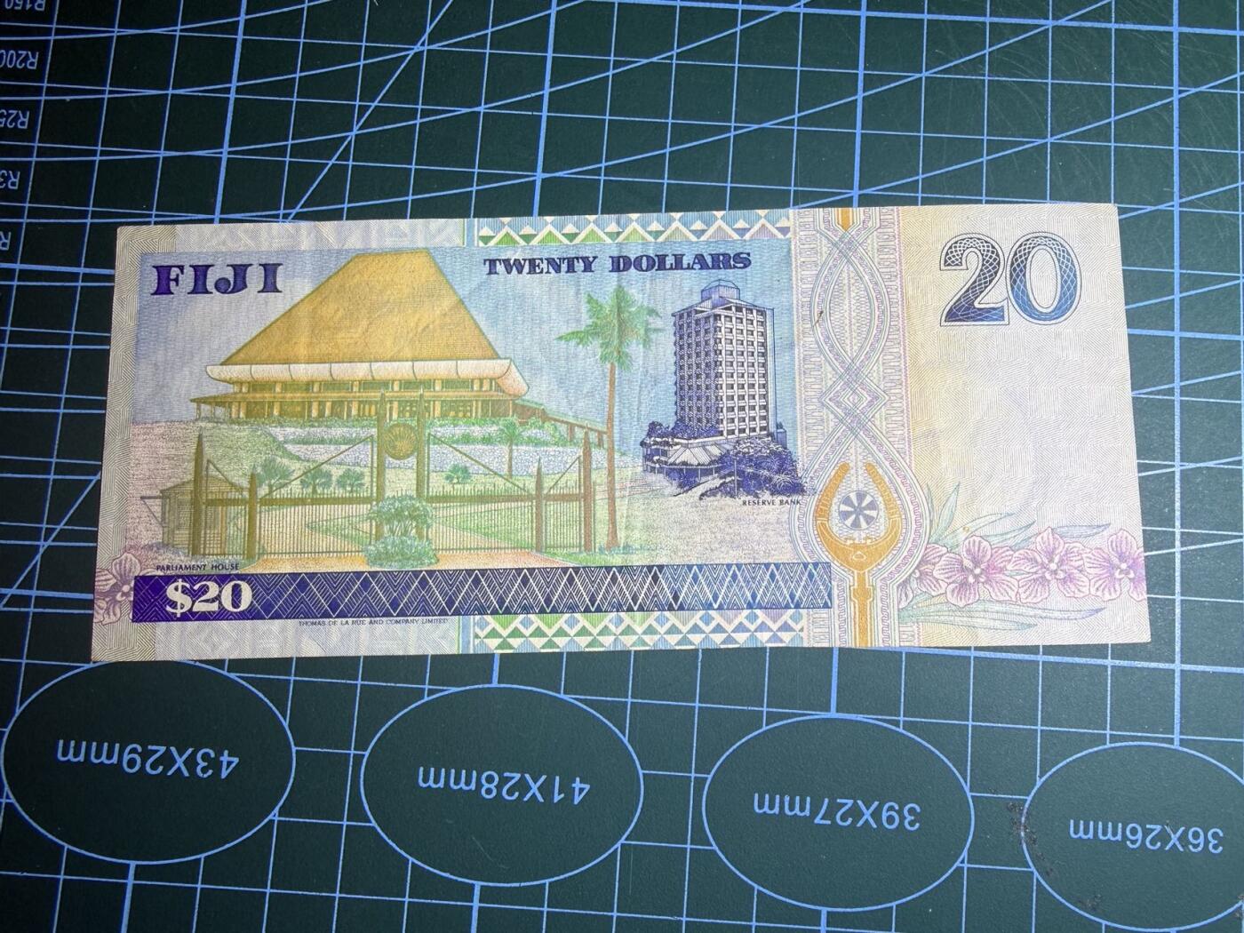 【炜奕收藏】，第五十八期，英属第三场 1996年斐济20元，品相如图