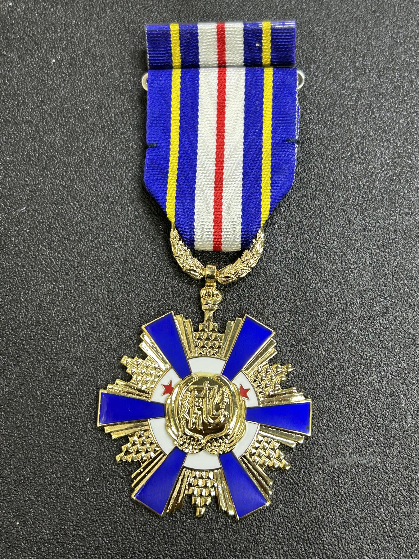 西秦中古拍卖第七十四期 民国空军懋绩甲种二等奖章 带勋略 退台后