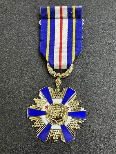 西秦中古拍卖第七十四期 - 民国空军懋绩甲种二等奖章 带勋略 退台后