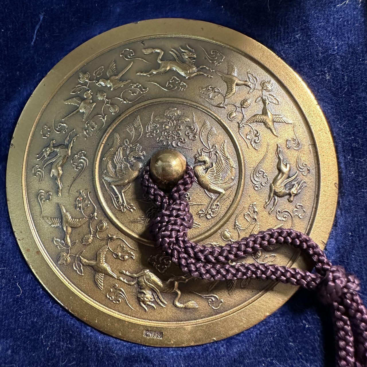 蒂克钱币-第57场 日本章 企业章拍卖  造币局制-日本精神病院协会 瑞兽花鸟纹铜镜 镇纸章 67mm 131g