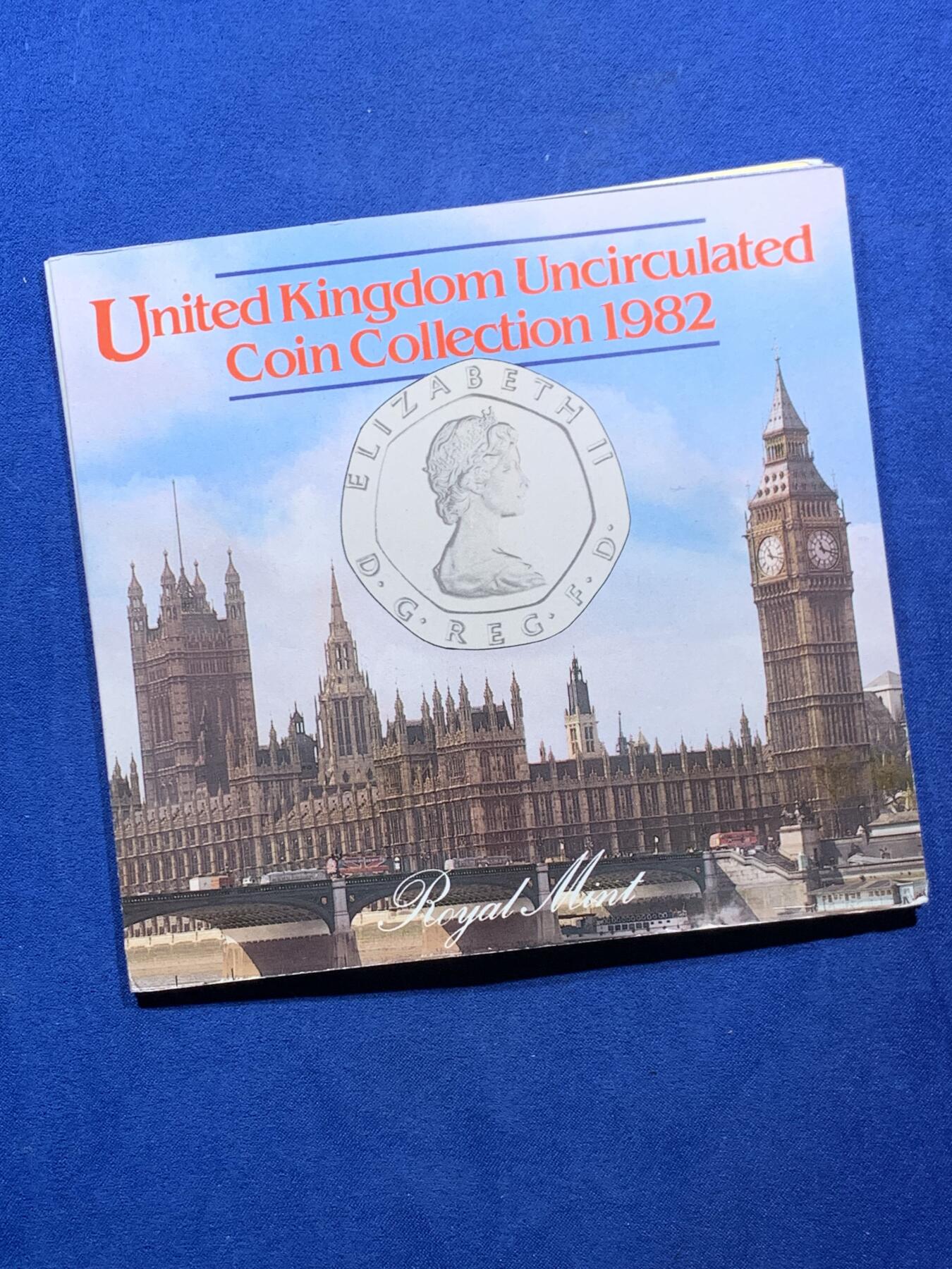 《竞宝斋》第462场 周日，周一，2场连拍 （全场包邮）欢迎送拍 英国1982年套币 礼品原装7枚币和1枚章 包含少见的1/2便士