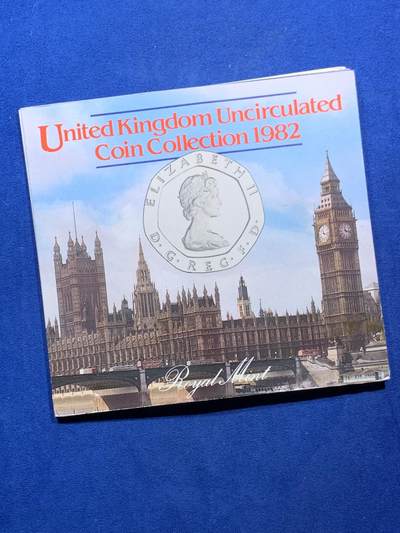 《竞宝斋》第462场 周日，周一，2场连拍 （全场包邮）欢迎送拍 - 英国1982年套币 礼品原装7枚币和1枚章 包含少见的1/2便士