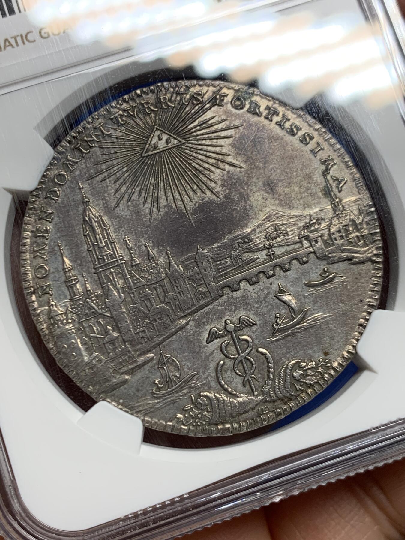 《竞宝斋》第462场 周日，周一，2场连拍 （全场包邮）欢迎送拍 NGC AUD 德国1772年法兰克福城市景观泰勒大银币 原味深彩包浆