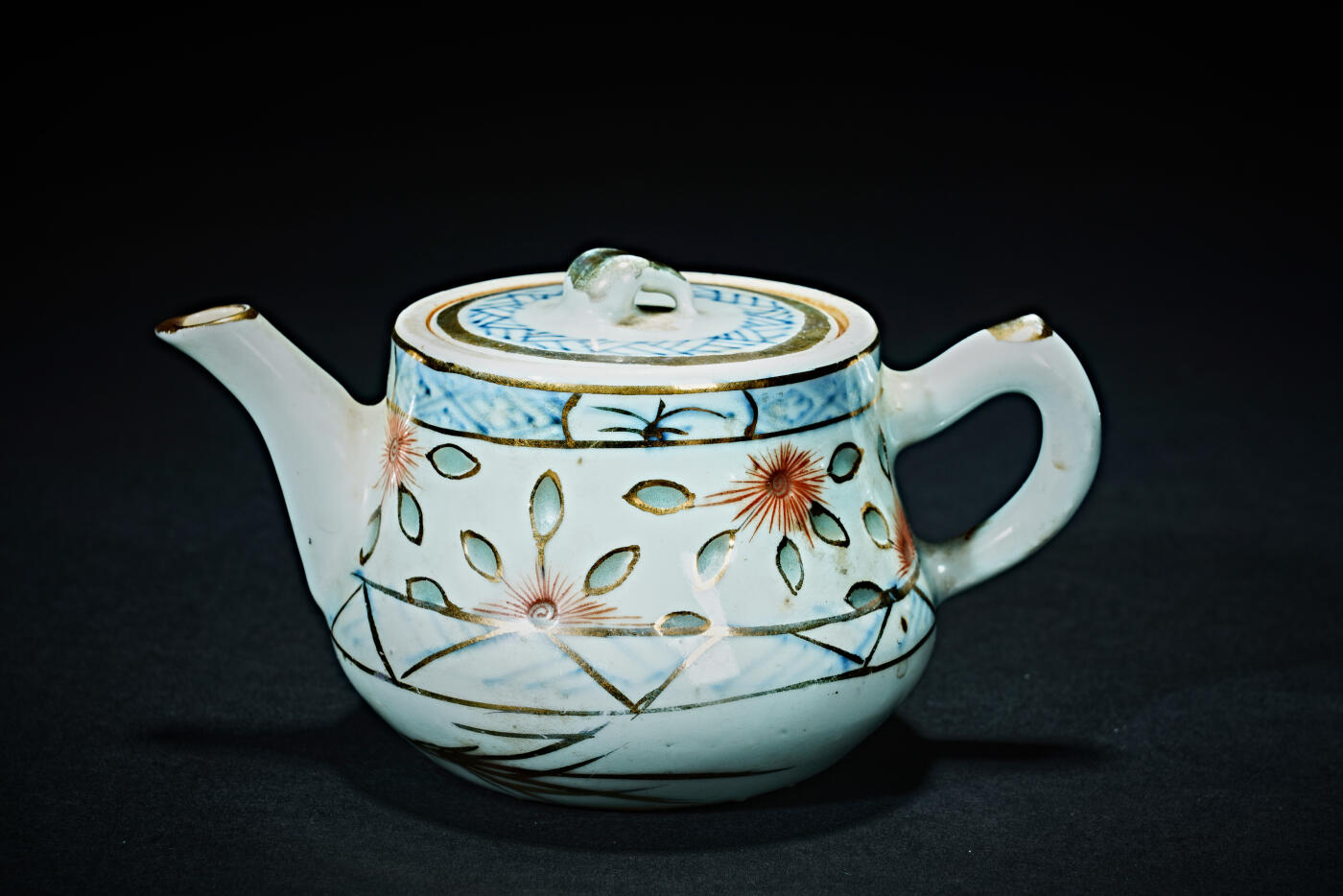 上海都达杂项专场九（全场包邮） 清 青花描金加彩玲珑茶壶1-32