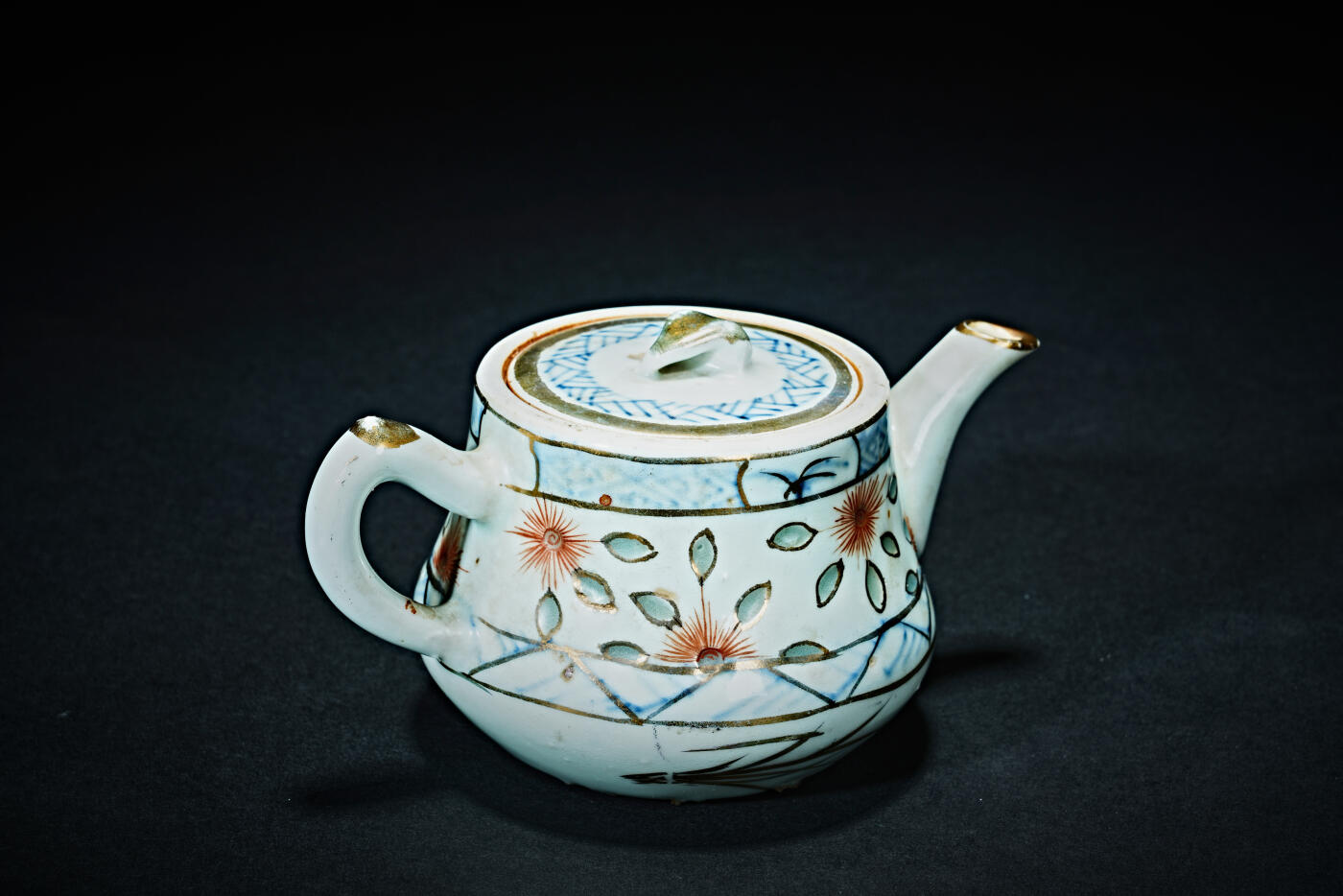 上海都达杂项专场九（全场包邮） 清 青花描金加彩玲珑茶壶1-32