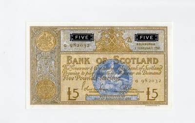徐霞客拍卖首拍 - 	苏格兰/苏格兰银行	P-106c 1967年5镑	UNC-	G982032	是苏格兰最古老发钞行的经典品种。它采用金蓝双色凹版印刷，顶部的正义女神与苏格兰纹章图案极具辨识度，保留“承诺按需兑换”的古老金融表述，见证苏格兰私人发钞传统，存世稀少，是苏格兰金融史与工艺美学的双重载体，极具收藏价值。			