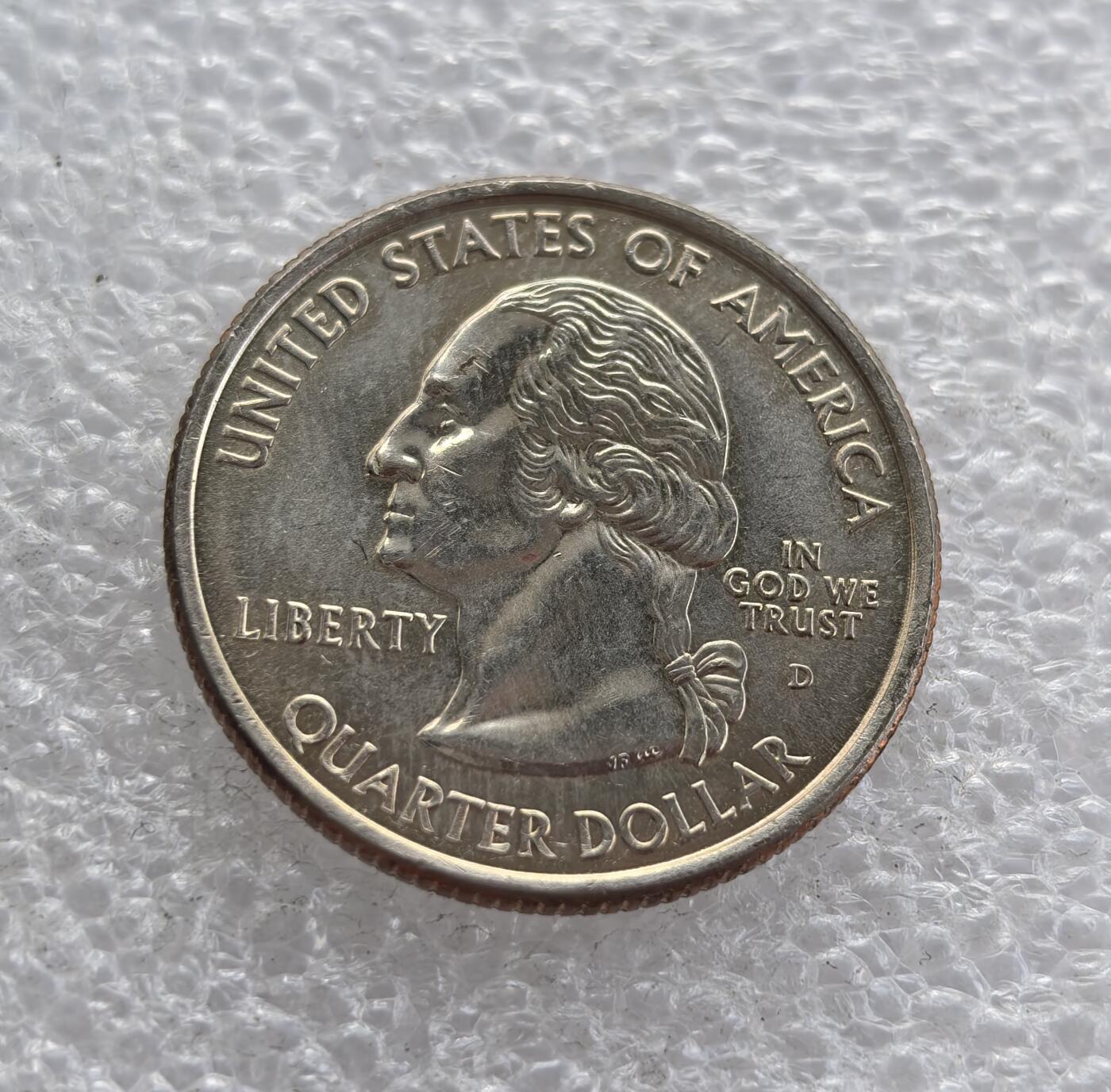 外国优质老铜币高银银币，周六九点倒数截拍，满百包邮，持续收拍 美国阿肯色州 25 分州纪念币，隶属 50 州 25 美分纪念币系列。标注 1836 年阿肯色加入联邦，币面刻画钻石、水稻、野鸭与湿地森林，展现州钻石矿、农业及生态特色，是美国州币收藏的经典品种。