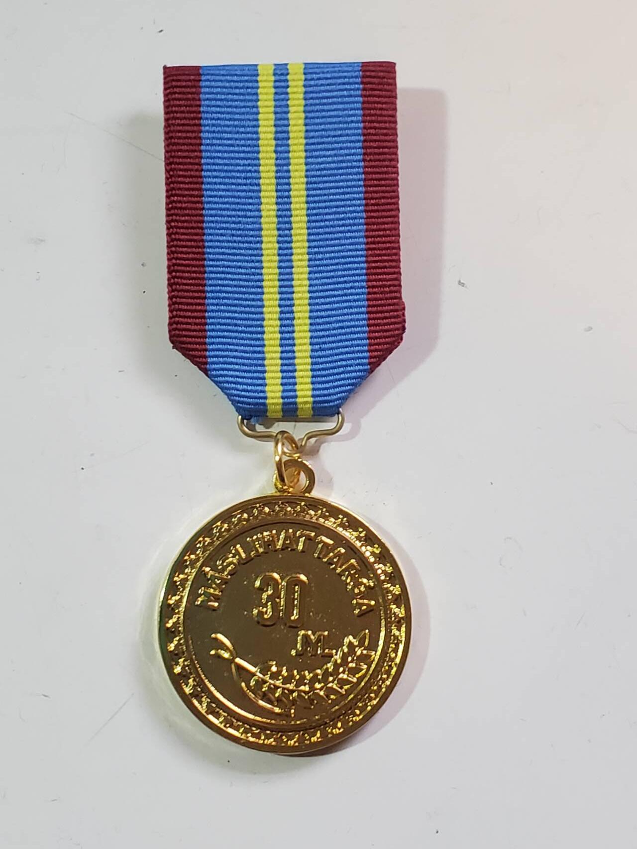 韵星假日拍卖第三十八期 -- Rimey Holidays Auction 38 哈萨克斯坦共和国议会服务三十年奖章 铜镀金 极品品相 非常少见的奖章和国家 非常厚重制作精良