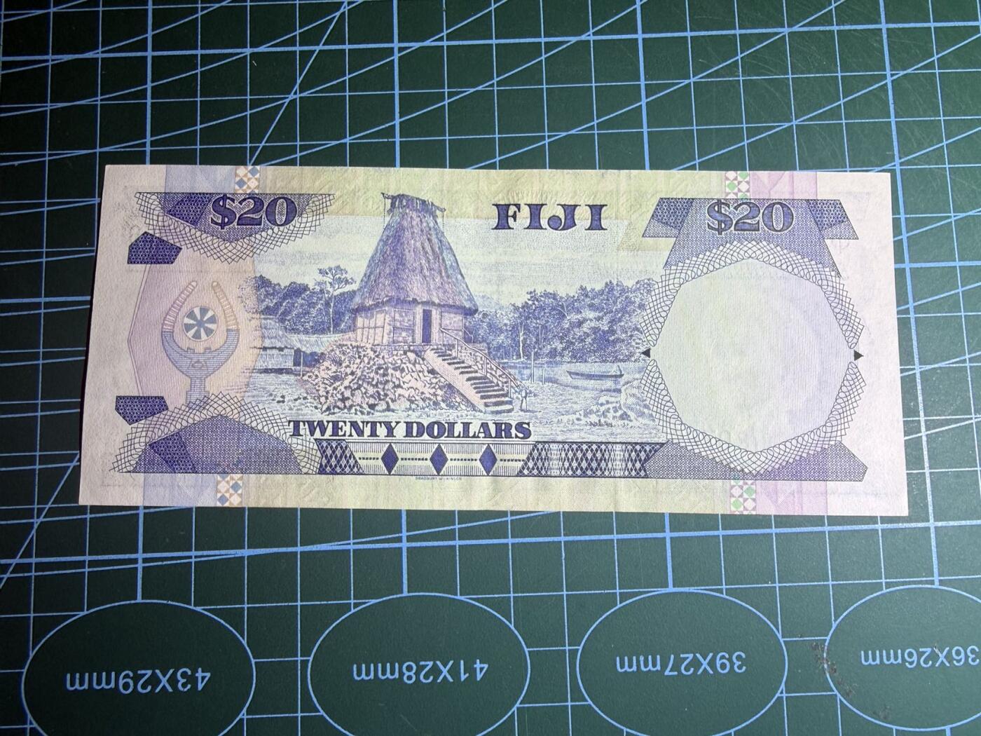 【炜奕收藏】，第五十八期，英属第三场 1988年斐济20元，UNC品相，号码无4