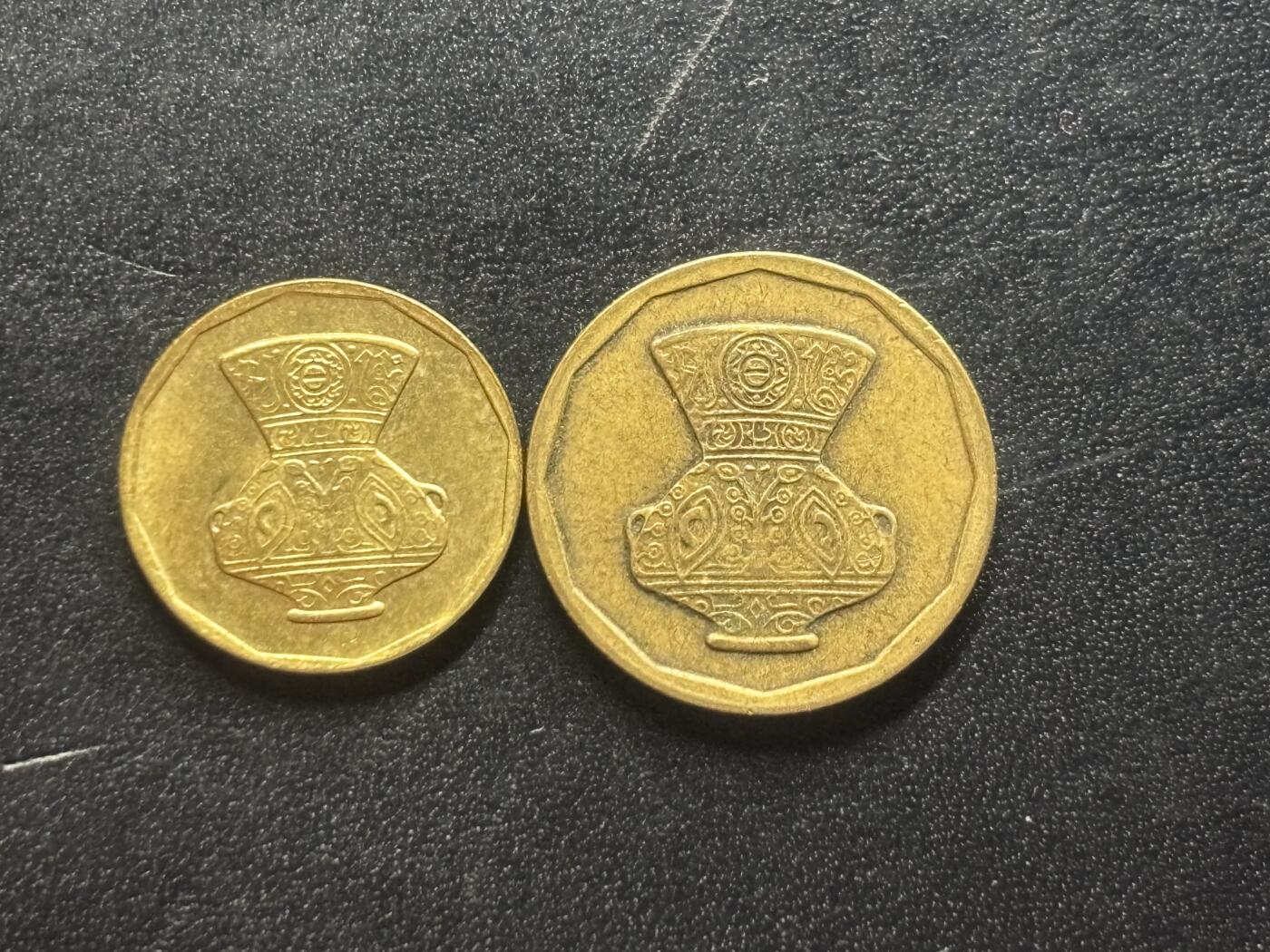 邮泉阁限时拍卖第四十场 非洲专场（硬币在国外。请付邮费6元。） 埃及陶罐2枚