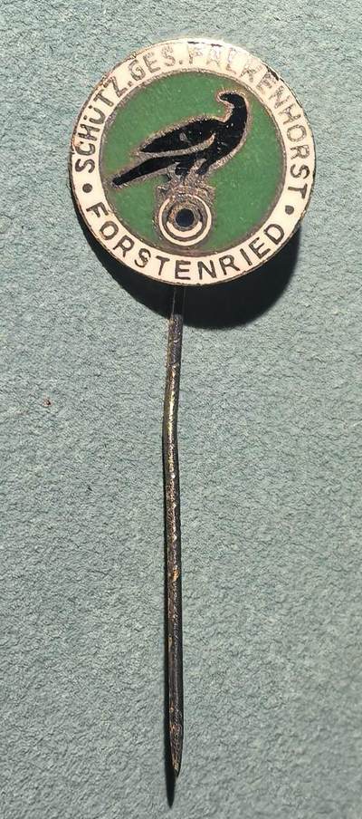 盛世勋华——号角文化勋章邮票专场拍卖第302期 - 德国（联邦）福斯滕里德（Forstenried）猎鹰射击协会（Schützengesellschaft Falkenhorst）会员别针