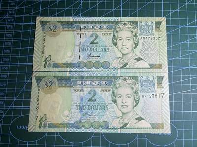 【炜奕收藏】，第五十八期，英属第三场 - 1996-2002斐济2元两张，UNC-/UNC品相，不同签名