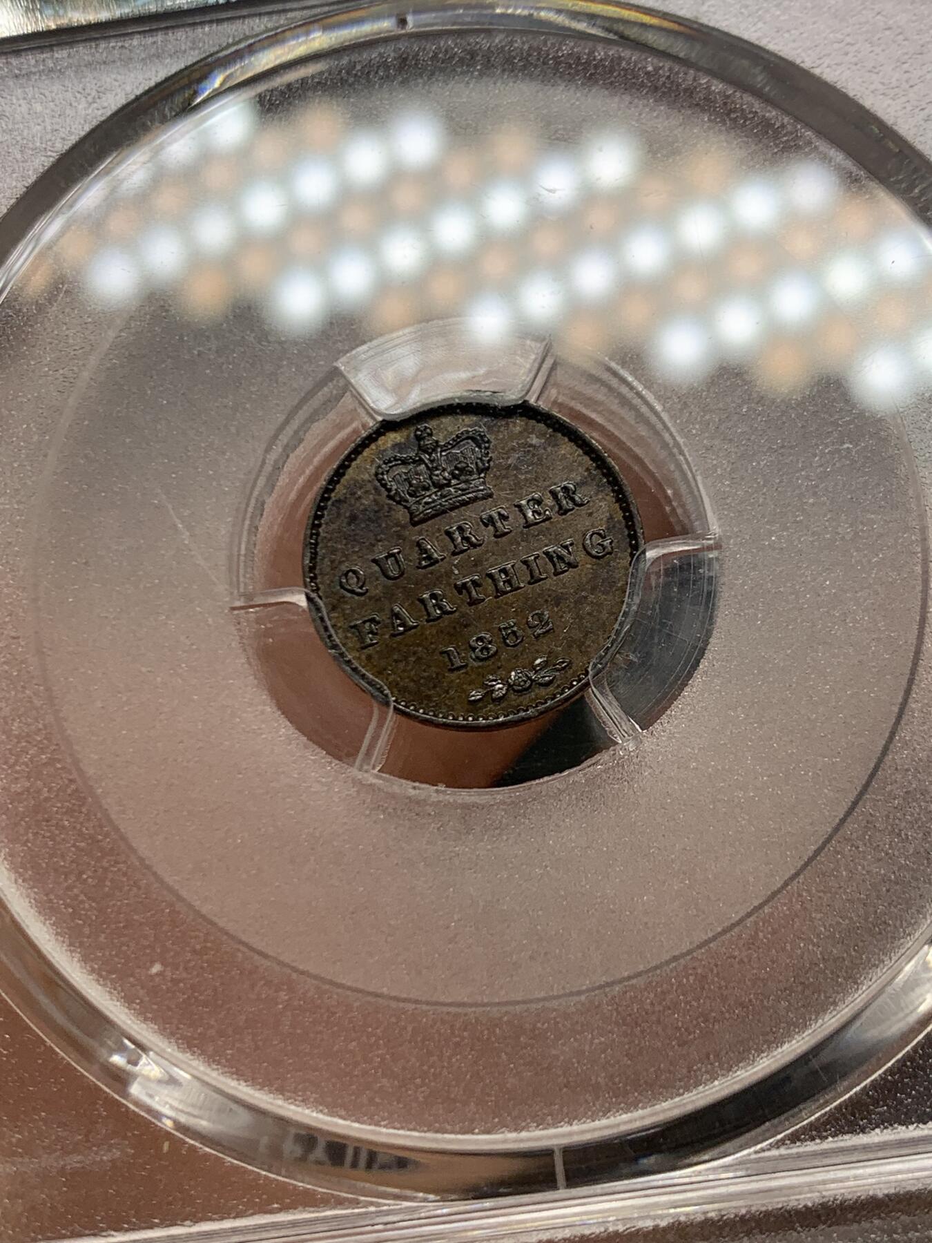 《竞宝斋》第462场 周日，周一，2场连拍 （全场包邮）欢迎送拍 PCGS MS63BN 英国1852年1/4法新小铜币，英国官方货币最小面值，难得一见的品种，双面巧克力包浆