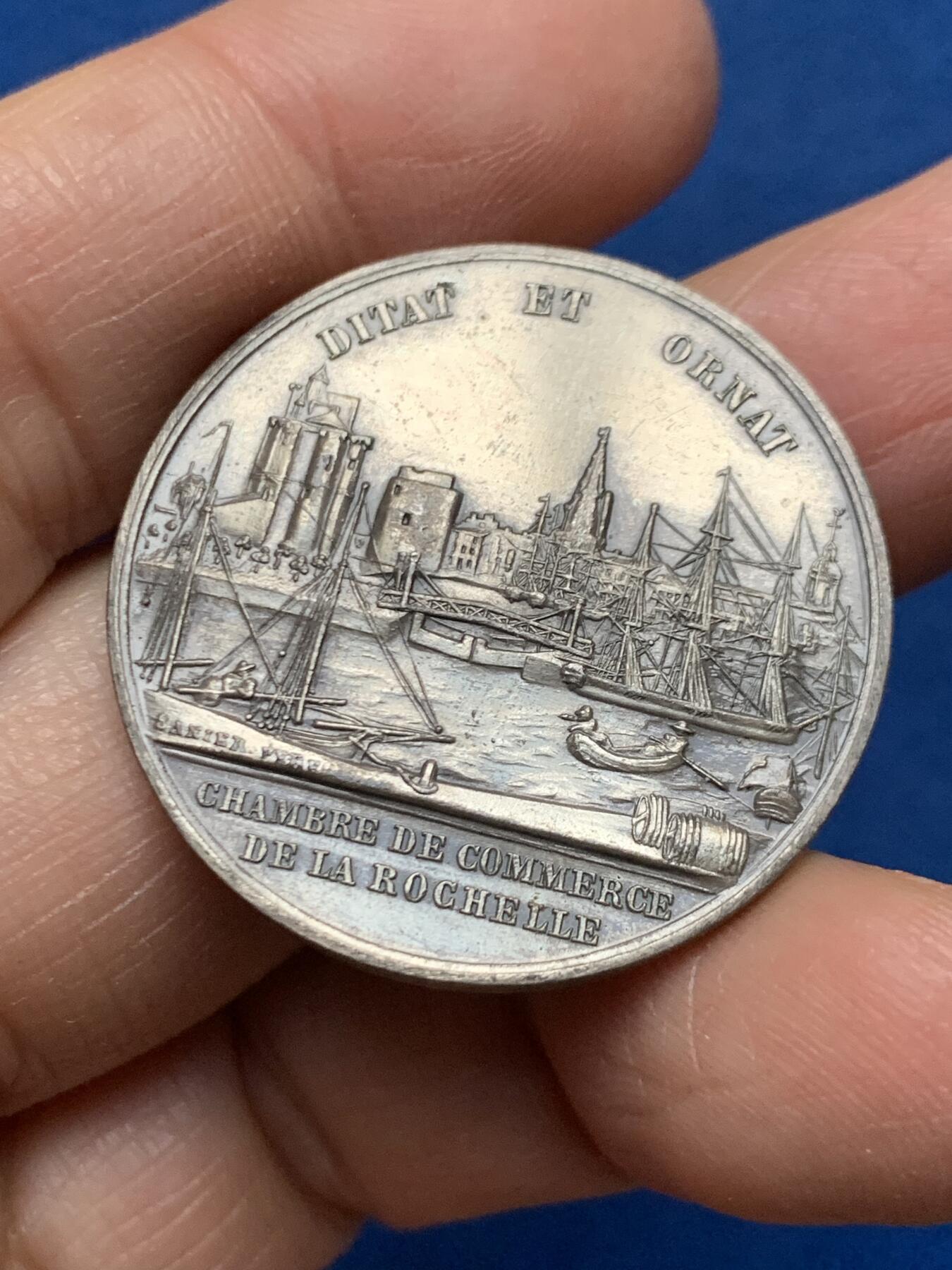 《竞宝斋》第462场 周日，周一，2场连拍 （全场包邮）欢迎送拍 法国罗谢尔港口景观纪念银章，丰饶角AR边铭，32.7mm，16.5克