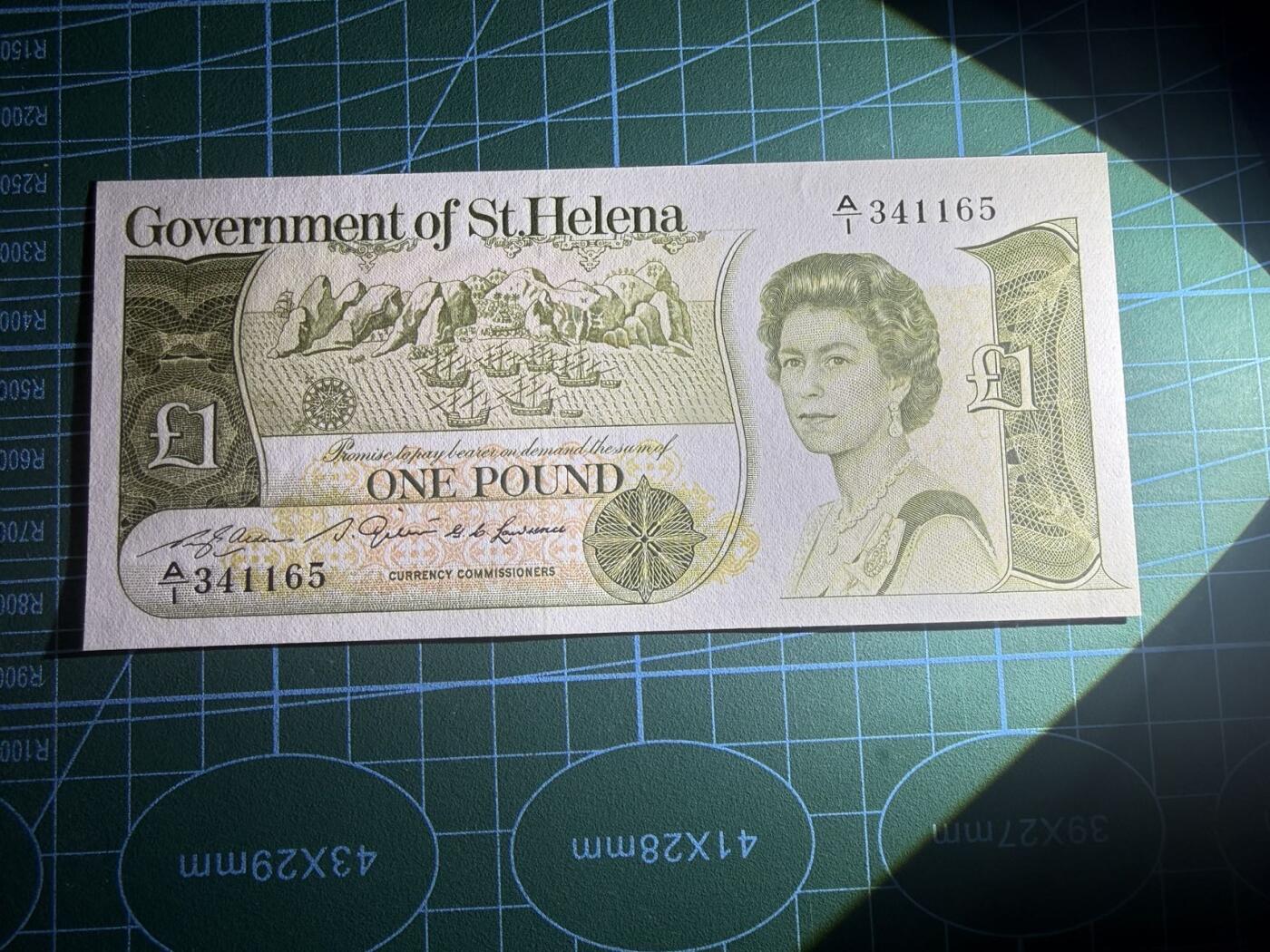 【炜奕收藏】，第五十八期，英属第三场 1981年圣赫勒拿1镑，UNC品相